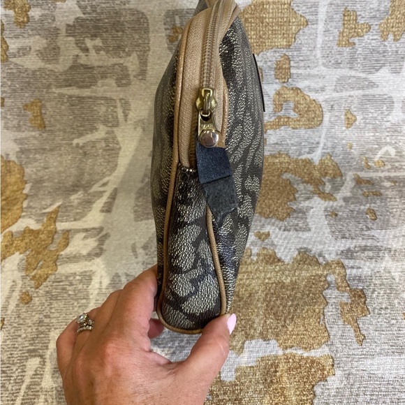 Yves Saint Laurent Giraffe Print Clutch - Picture 4 of 6